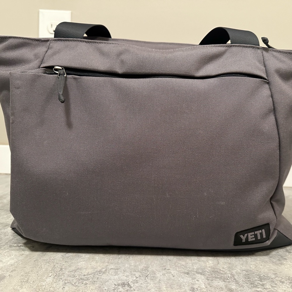 VCUG yeti crossroads bag